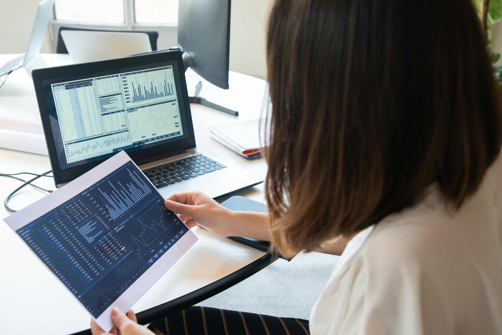How ChatGPT Reads Charts: Fast Insights for Business Decisions