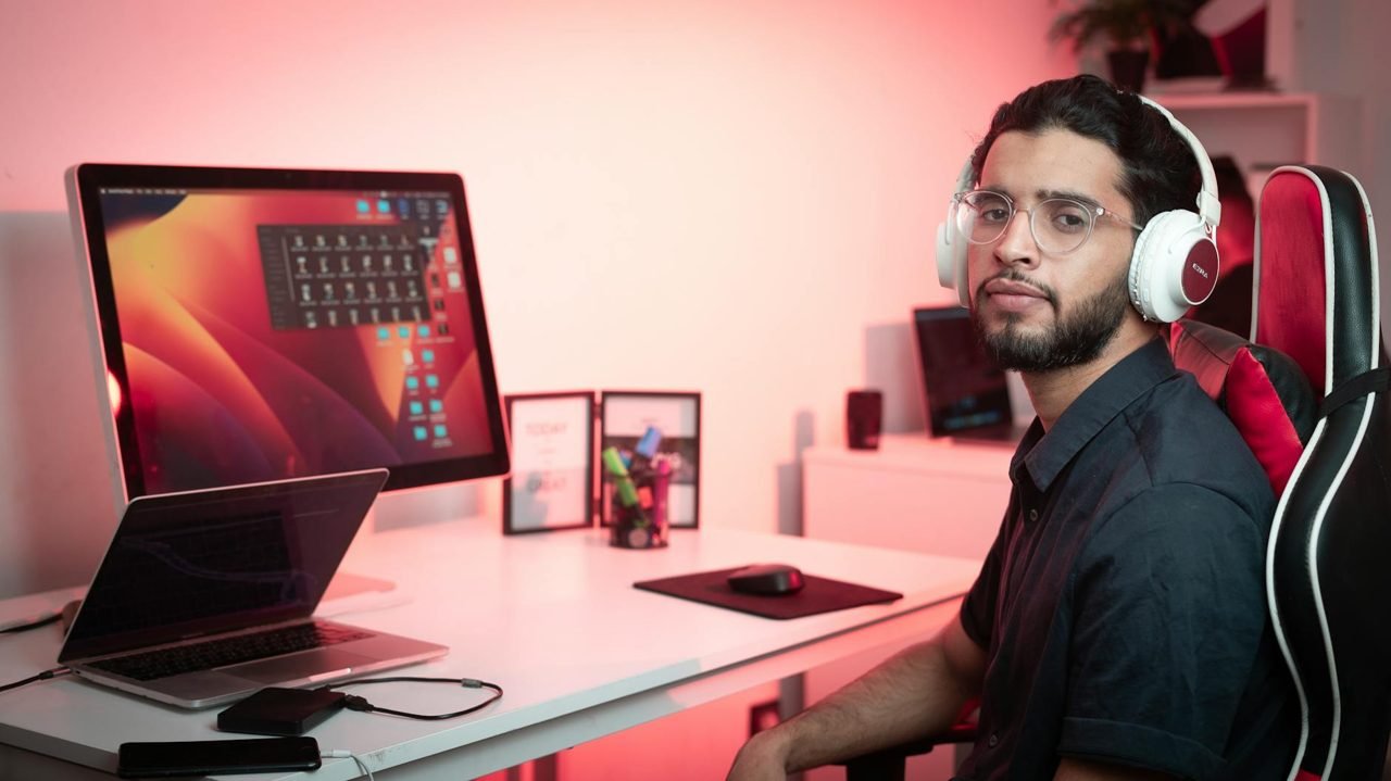 New AI Agents Reveal: How to See Laptop Carbon Emissions (14%)