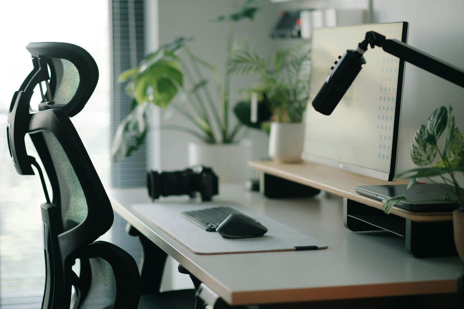 Salesforce rolls out new Slackbot AI agent as it battles