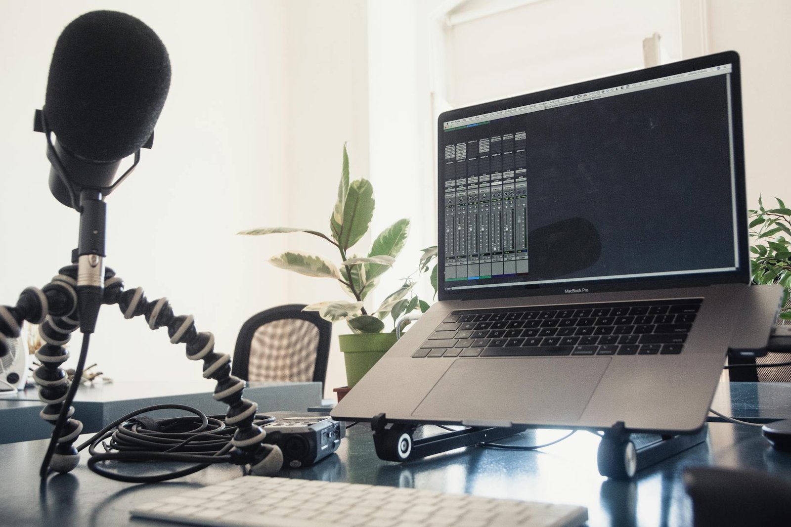 The offline desk gadget that actually got me to sit up